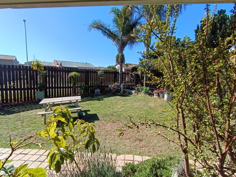 3 Bedroom Property for Sale in Wavecrest Eastern Cape